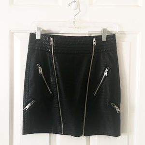 Express (Minus The) Leather Zippered Mini Skirt